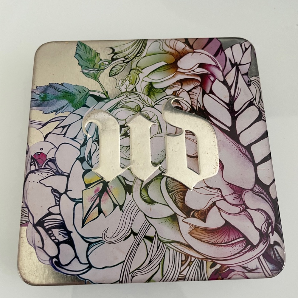 Urban Decay Eyeshadow Tin Box w/ 2 popular eyeshadows (Chase & Midnight Cowboy)